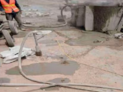 如皋水泥混凝土路面板底注浆技术 路面脱空注浆整治方案